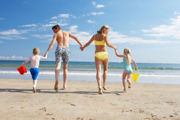 À la plage en famille